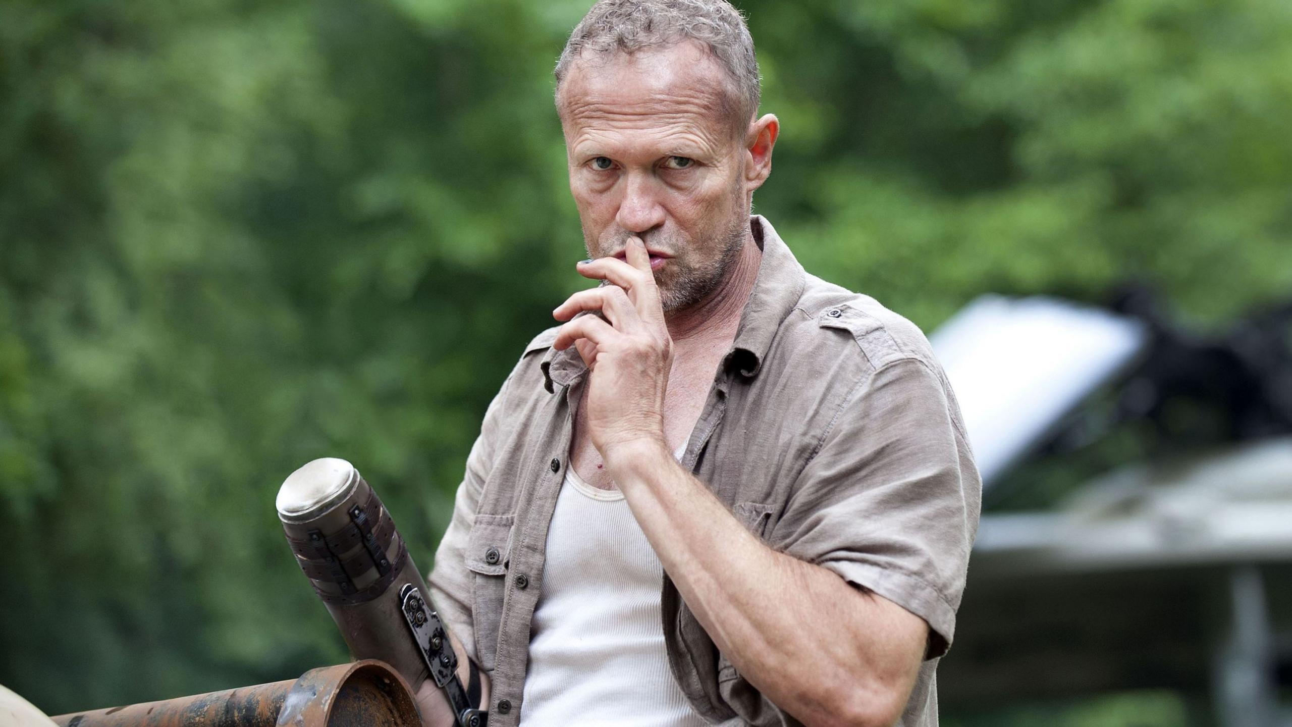 Merle fent shhhh